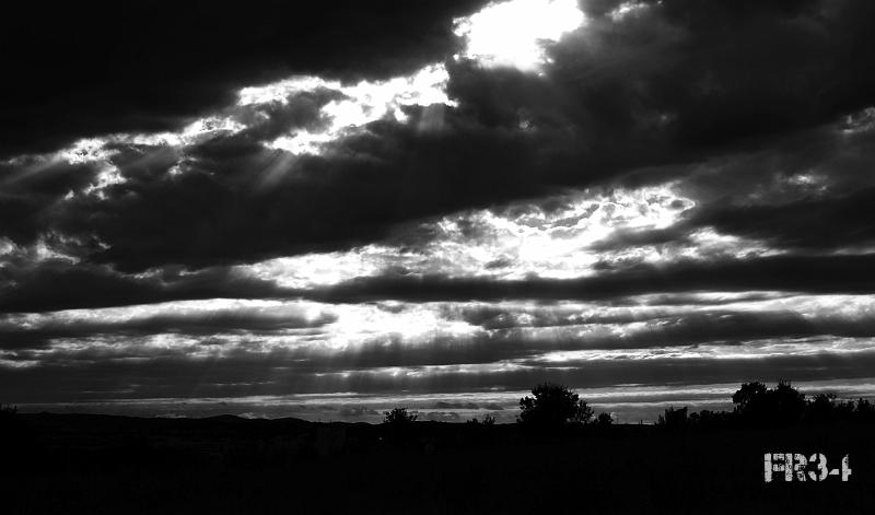 IMGP1689-nb.jpg - Soleil au travers des nuages