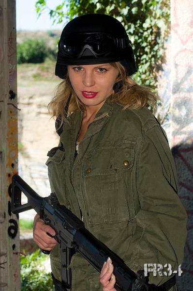 20110809_Chrystel_0062-v1.jpg - S'en va t'en guerre